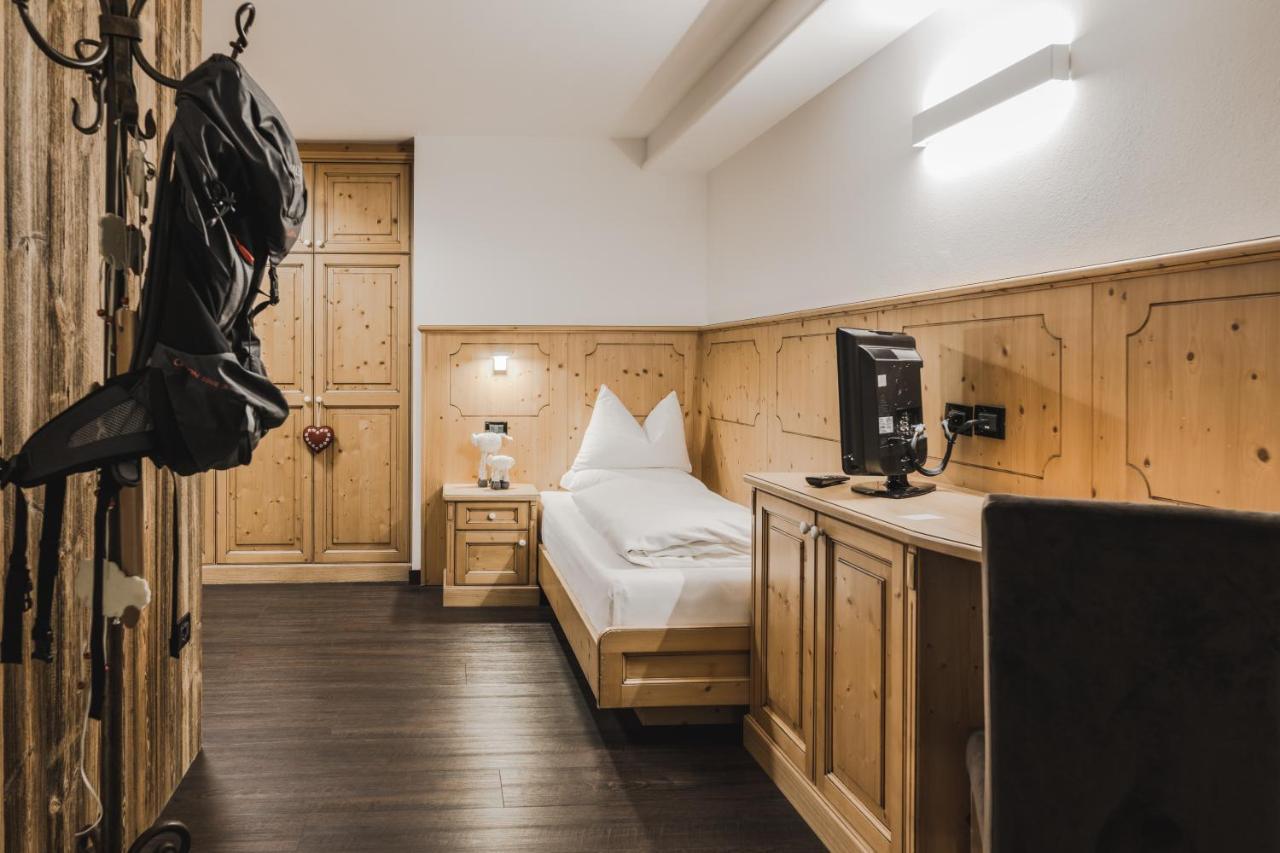 Hotel Chalet S - Dolomites Design - Adults Recommended Selva di Val Gardena Pokój zdjęcie